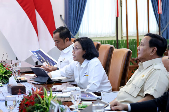 Presiden Prabowo mengadakan ratas bersama sejumlah Menteri Kabinet Merah Putih di Istana Kepresidenan, Jakarta, Senin (2/6). [Tim Media Presiden]