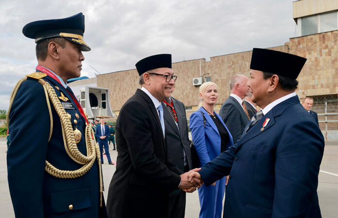 Presiden Prabowo Subianto tiba di Bandara Internasional Pulkovo, St.  Petersburg, Rusia, Rabu (18/6). [Tim Media Presiden]