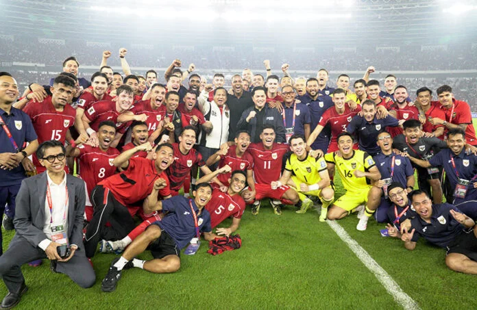 Presiden Prabowo Subianto menonton laga Timnas Indonesia melawan China di Stadion Gelora Bung Karno (GBK), Senayan, Jakarta, Kamis (5/6). [Tim Media Presiden]
