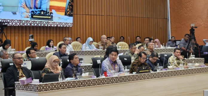 Menteri Perumahan dan Kawasan Permukiman (PKP) Maruarar Sirait pada Rapat Kerja Komisi V DPR RI dengan agenda Penetapan Rencana Kerja Anggaran dan Rencana Kerja Pemerintah Tahun Anggaran 2026 di Ruang Rapat Komisi V DPR RI, Jakarta, Kamis (10/7). [astakom / Kemen PKP]