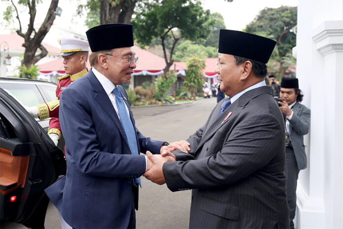 Presiden Prabowo menerima kunjungan PM Malaysia Anwar Ibrahim, di Istana Merdeka, Jakarta, Selasa (29/7). [Tim Media Presiden]