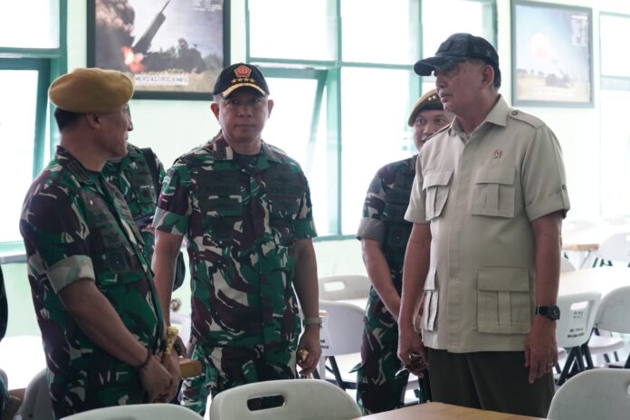 Panglima TNI dan Menhan Tinjau Pusdik Armed dan Bekang. [astakom / Puspen TNI]