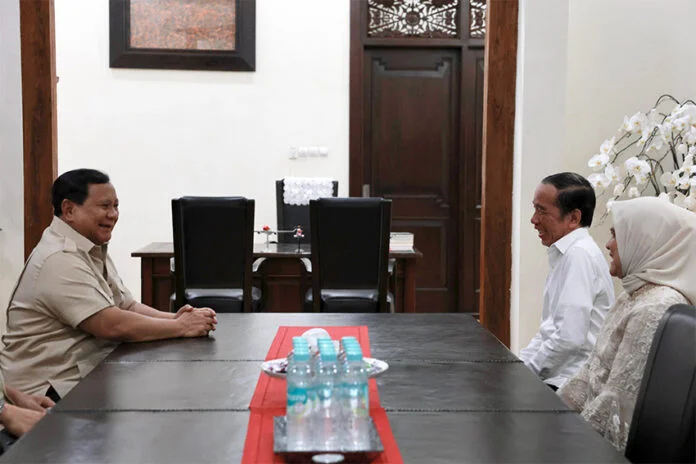 Presiden Prabowo bertemu Jokowi, di Solo, Jawa Tengah, Minggu (20/7). [Tim Media Presiden]