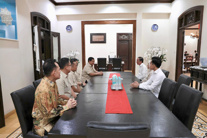 Presiden Prabowo bertemu Jokowi, di Solo, Jawa Tengah, Minggu (20/7). [Tim Media Presiden]