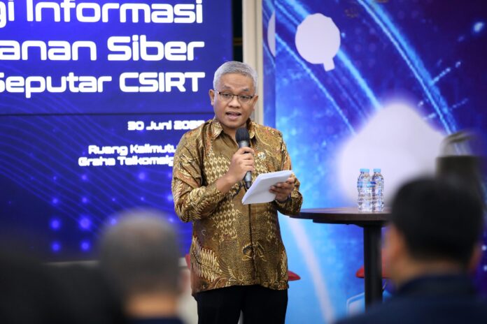 Direktur Keamanan Siber dan Sandi TIK, Media, dan Transportasi BSSN Nur Achmadi Salmawan saat membuka acara CSRIT. [astakom / BSSN]