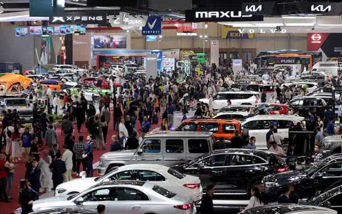 Suasana pameran automotif GIIAS 2025, di ICE BSD, Serpong, Tangerang, Banten, Kamis (24/7). [astakom/M Syauqi Amrullah]