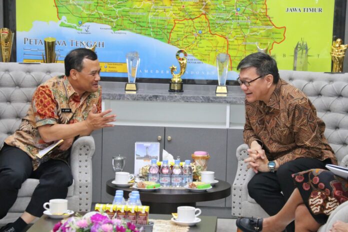 Gubernur Jawa Tengah Ahmad Luthfi, saat menemui Duta Besar Singapura untuk Indonesia, Kwok Fook Seng, di Kantor Gubernur, Selasa (1/7). [astakom / Pemprov Jateng]