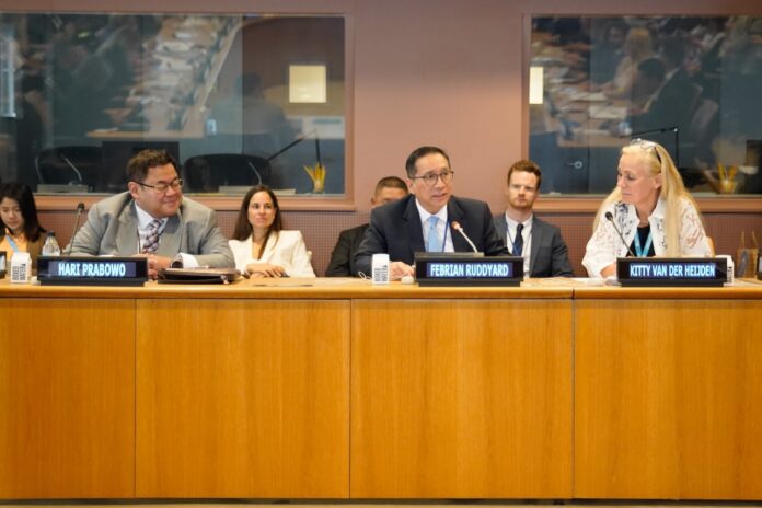 Wakil Menteri PPN/Wakil Kepala Bappenas Febrian Alphyanto Ruddyard dalam Side Event bertajuk “Feeding the Future: Leveraging Multisectoral Efforts for Productive Human Capital and Engaging Women’s Participation” di sela-sela High-Level Political Forum (HLPF) 2025 di Markas Besar PBB, New York, pada Rabu (23/7). [astakom / Bappenas]