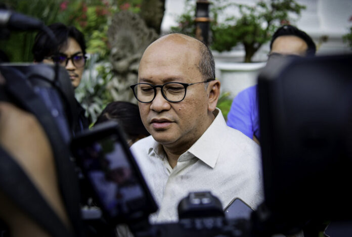 Menteri Investasi dan Hilirisasi/Kepala BKPM, Rosan Roeslani memberikan keterangannya kepada awak media di Istana Kepresidenan Jakarta, pada Rabu, (30/7). [astakom / Setpres]