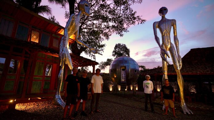 Kampung Alien. [astakom / Vufoc Space]