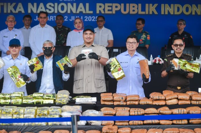 Kementerian Pemuda dan Olahraga Republik Indonesia (Kemenpora RI) mendukung penuh dan terus bersinergi dengan Badan Narkotika Nasional (BNN) untuk perang melawan narkoba terhadap generasi muda Indonesia. [astakom / Kemenpora]