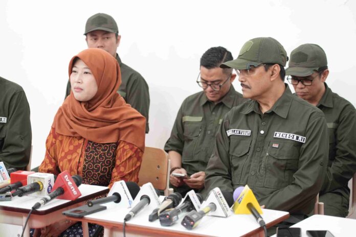 Komisioner KPAI Ai Rahmayanti dalam konferensi pers Retret Tahap II Kepala Sekolah Rakyat di Pusat Pendidikan, Pelatihan dan Pengembangan Profesi (Pusdiklatbangprof) Kesejahteraan Sosial Kemensos di Margaguna, Jakarta Selatan, Rabu (2/7). [astakom / Kemensos]