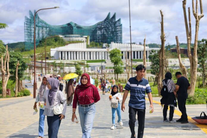 Masyarakat antusias berkunjung di IKN. [astakom / IKN]