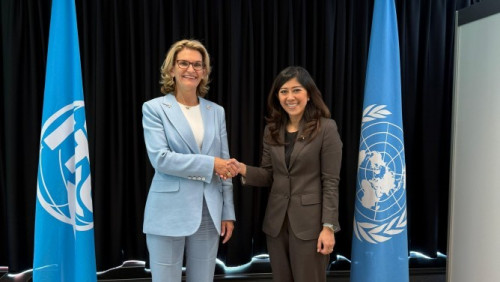 Menteri Komunikasi dan Digital Meutya Hafid saat bertemu dengan Sekretaris Jenderal International Telecommunications Union (ITU) Doreen Bogdan-Martin, di Jenewa, Swiss. [astakom / Komdigi]