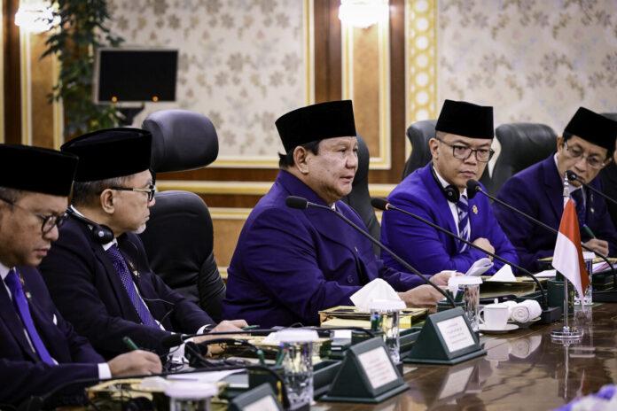 Presiden Prabowo Subianto melakukan pertemuan bilateral tingkat tinggi dengan Putra Mahkota sekaligus Perdana Menteri Arab Saudi, Mohammed bin Salman Al Saud, pada kunjungan kenegaraan ke Arab Saudi di Istana Al-Salam, Jeddah, Rabu (2/7). [astakom / Setpres]