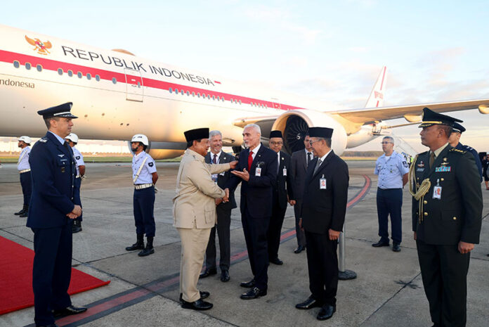 Presiden Prabowo tiba di Pangkalan Angkatan Udara Galeao, Rio de Janeiro, Brasil, Sabtu (5/7). [Tim Media Presiden]