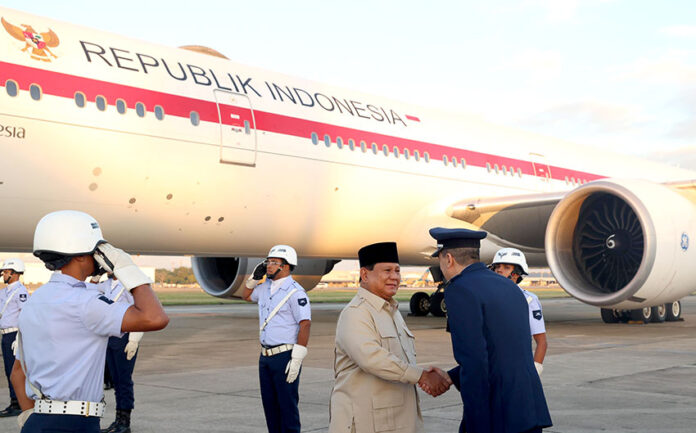 Presiden Prabowo tiba di Pangkalan Angkatan Udara Galeao, Rio de Janeiro, Brasil, Sabtu (5/7). [Tim Media Presiden]