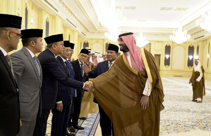 Presiden Prabowo melakukan pertemuan dengan PM Mohammed bin Salman Al Saud, di Istana Al-Salam, Jeddah, Arab Saudi, Rabu (2/7). [TIm Media Presiden]