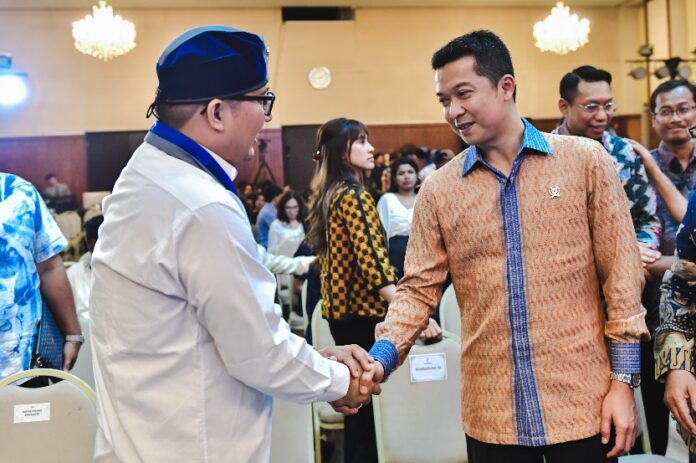 Wakil Menteri Pemuda dan Olahraga Republik Indonesia (Wamenpora RI) Taufik Hidayat menghadiri Serah terima jabatan Pengurus Pusat Gerakan Mahasiswa Kristen Indonesia (PP GMKI) Masa Bakti 2025-2027. Wamenpora Taufik tekankan pentingnya kolaborasi GMKI menuju visi Indonesia Emas 2045. [astakom / Kemenpora]
