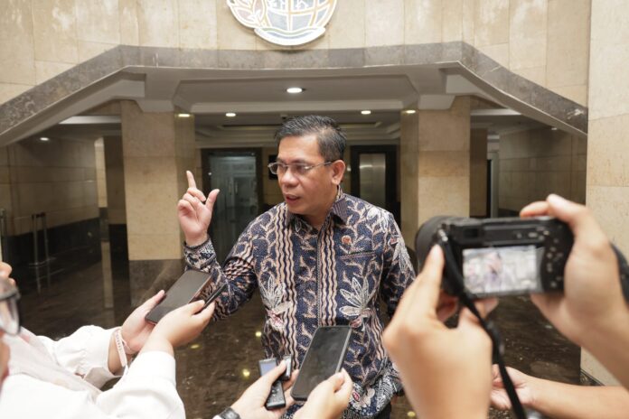 Kepala Biro Hubungan Masyarakat (Humas) dan Protokol Kementerian Agraria dan Tata Ruang/Badan Pertanahan Nasional (ATR/BPN), Harison Mocodompis dalam Dialog Interaktif di Radio Sonora, Kamis (03/07). [astakom / ATRBPN]