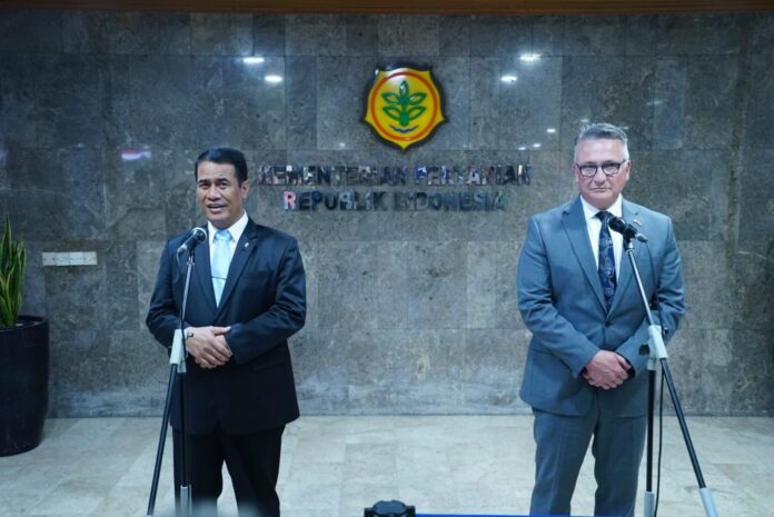 Menteri Pertanian (Mentan) Republik Indonesia, Andi Amran Sulaiman, menerima kunjungan Menteri Pertanian dan Pangan Kanada, Heath MacDonald, di Kantor Pusat Kementerian Pertanian (Kementan), Jakarta Selatan (31/7). [astakom]