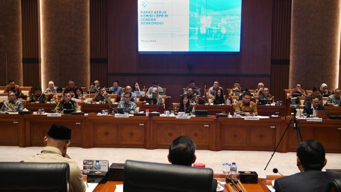 Menteri Komunikasi dan Digital Meutya Hafid dalam Rapat Kerja bersama Komisi I DPR RI di Jakarta, Senin (07/07). [astakom / Komdigi]