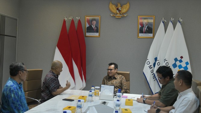 Wamenkomdigi Nezar Patria menerima audiensi perwakilan PWI di Kantor Kementerian Komdigi, Jakarta Pusat, Selasa (15/07). [astakom / Komdigi]