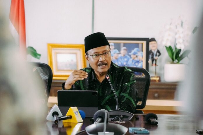 Menteri Sosial Saifullah Yusuf (Gus Ipul) dalam konferensi pers di Ruang Rapat Menteri, Kantor Kemensos Jakarta, Selasa (1/7). [astakom / Kemensos]