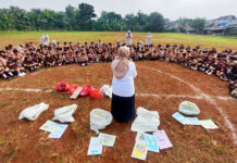 Komunitas GUA melakukan edukasi tata Kelola sampah kepada 350 pelajar, di Rempoa, Tangsel, Banten, Selas (15/7). [astkom/Komunitas GUA]