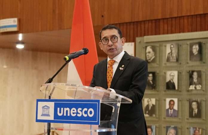 Indonesia Serahkan Wastra Nusantara kepada UNESCO. [astakom]
