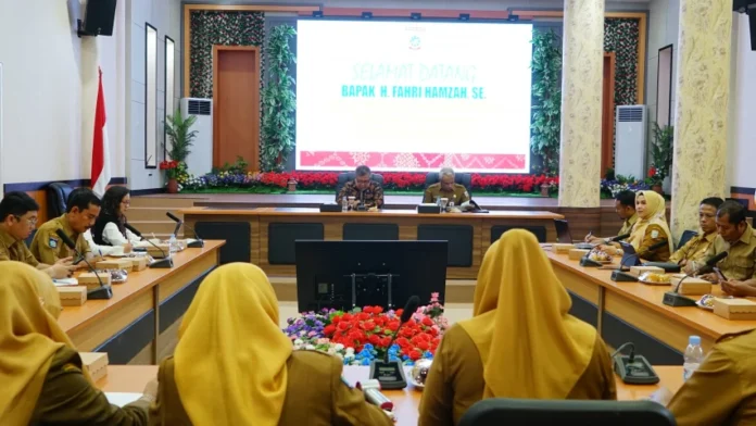 Wamen PKP Fahri Hamzah di Kabupaten Sumbawa Barat. [astakom / PKP]