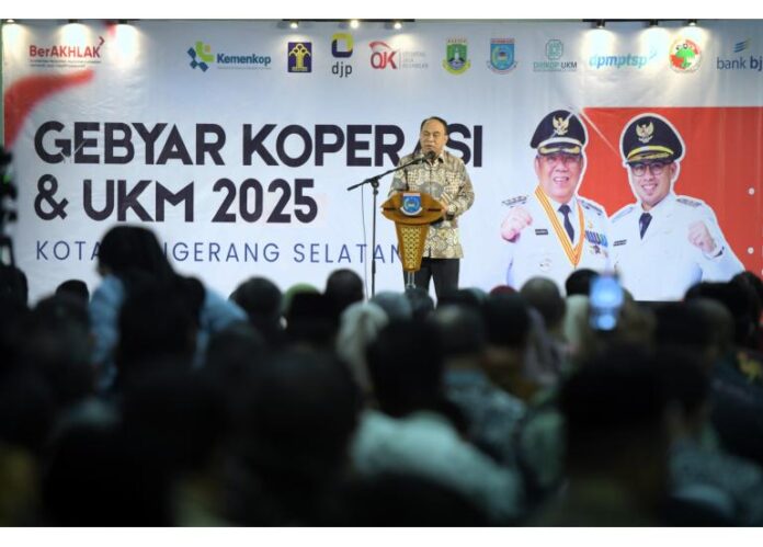 Menkop Budi Arie saat membuka acara Gebyar Koperasi dan UMKM dalam rangka memperingati Hari Koperasi Nasional ke-78, di Tangerang Selatan, Banten, Kamis (24/7). [astakom / KOP]