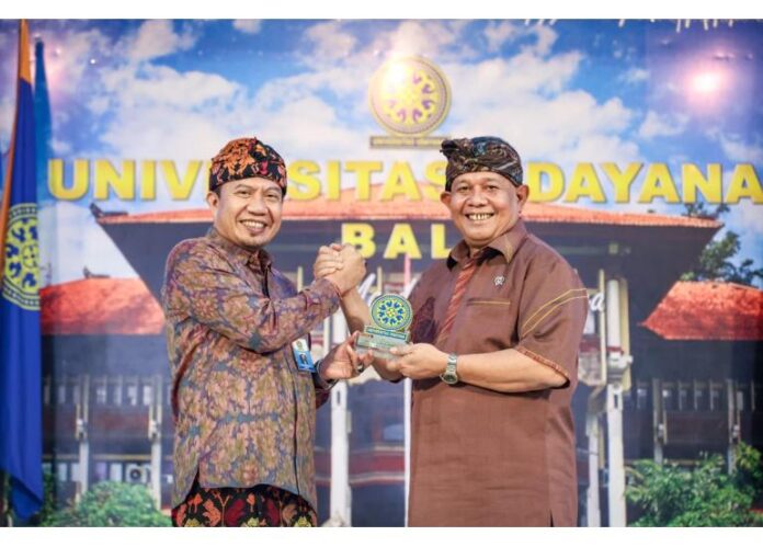 Wamen Helvi saat membuka acara Entrepreneur Hub Universitas Udayana 2025 yang bertema 