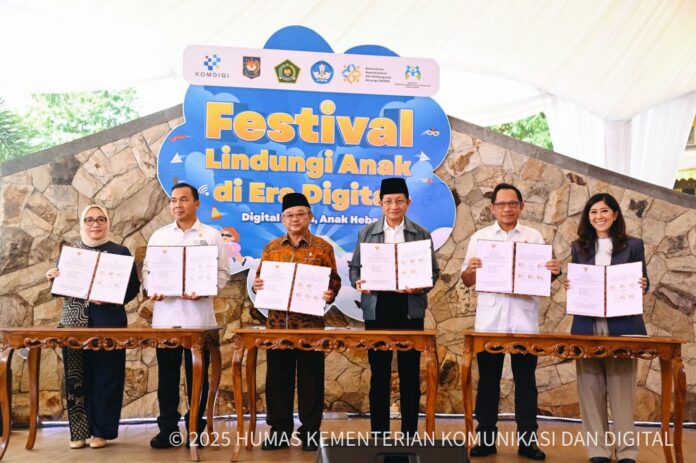 Enam Menteri Teken Komitmen Bersama, Lindungi Anak di Internet. [astakom / Komdigi]