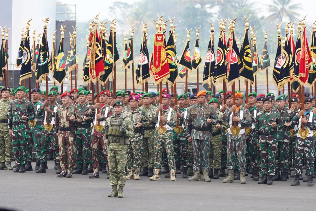Gladi bersih Upacara Gelar Pasukan Operasional dan Kehormatan Militer, di Pusdiklatpassus, Batujajar, Bandung, Jawa Barat, Jumat (8/8).[astakom/Puspen TNI]