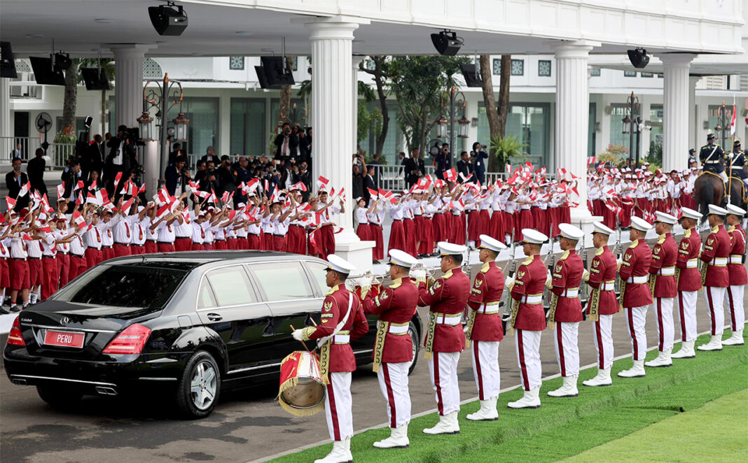 Presiden Prabowo menerima kunjungan resmi Presiden Republik Peru, Dina Ercilia Boluarte Zegarra, di Istana Merdeka, Jakarta Pusat, Senin (11/8).