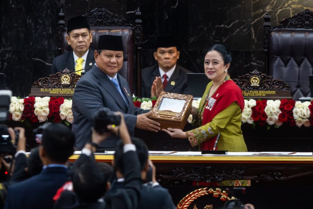 Presiden Prabowo menyampaikan pidato RUU APBN 2006, di Gedung Nusantara, Kompleks Parlemen, Senayan, Jakarta, Jumat (15/8).