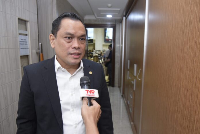 Anggota Komisi XI DPR RI Charles Meikyansah. [astakom / DPR]