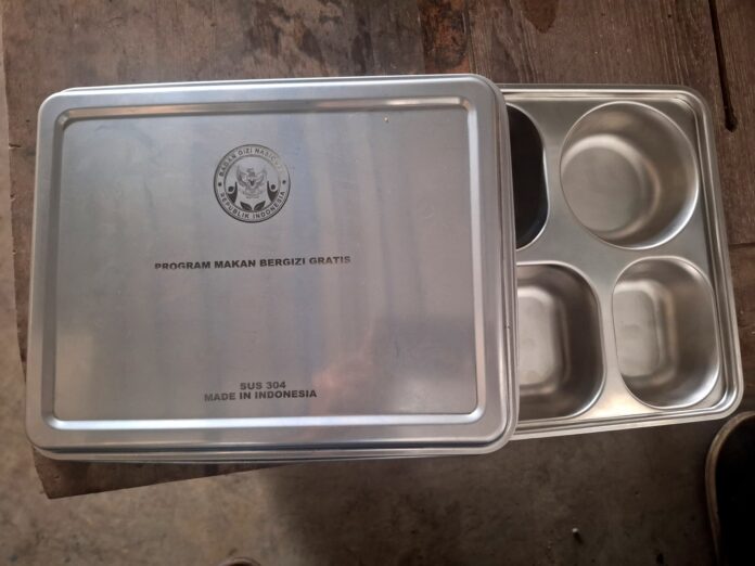Ompreng atau Food Tray