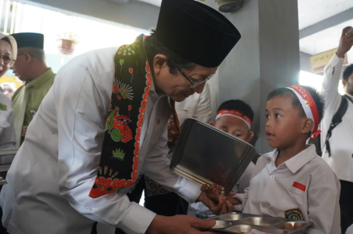 Menag Tinjau MBG Madrasah
