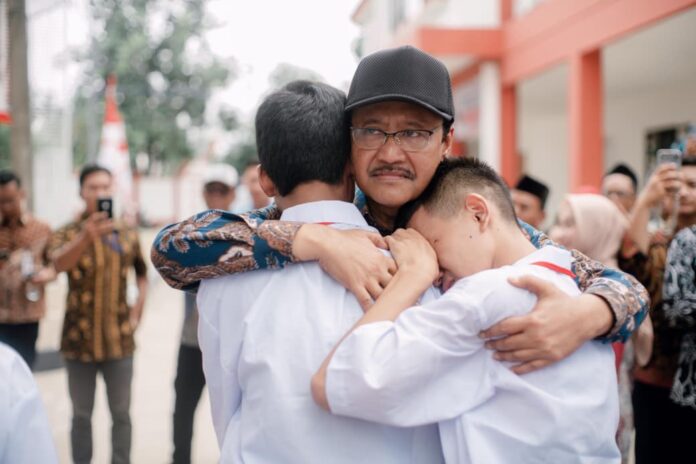 Menteri Sosial Saifullah Yusuf