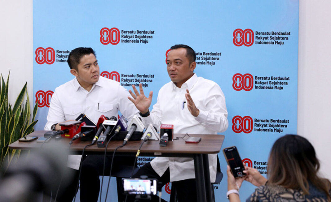 Keterangan pers terkait OTT Wamenaker Immanuel Ebenezer, di Kompleks Istana Kepresidenan, Jakarta, Kamis (21/8).