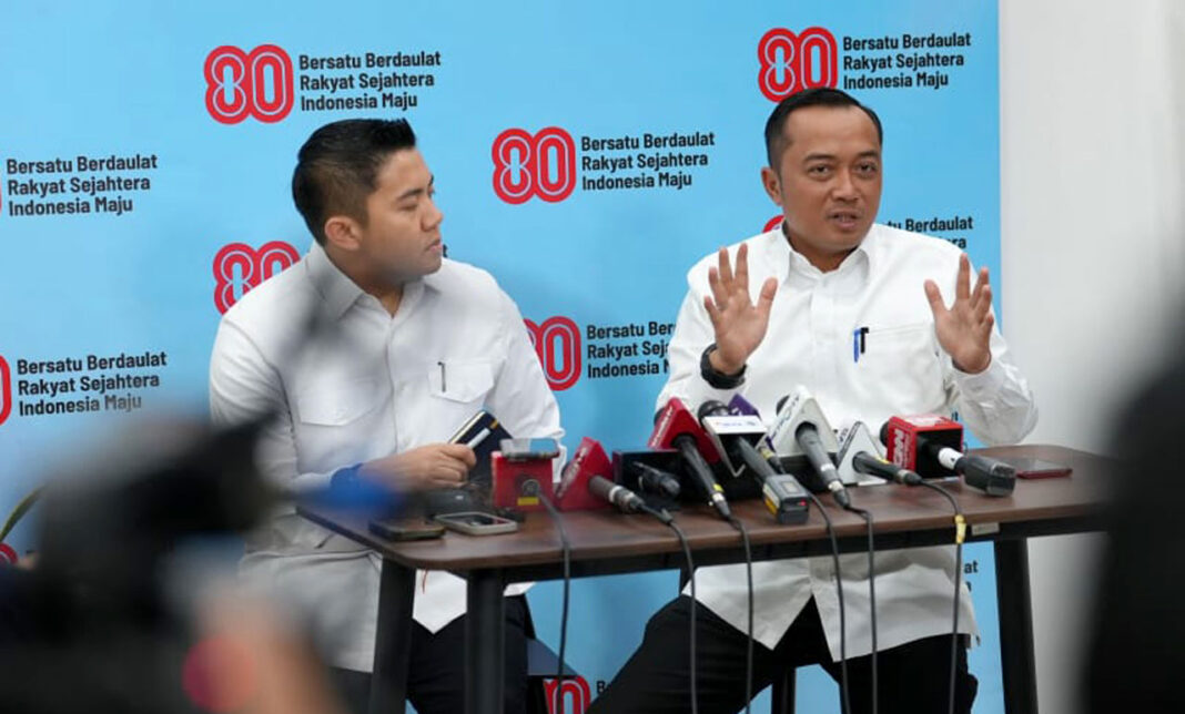 Keterangan pers terkait OTT Wamenaker Immanuel Ebenezer, di Kompleks Istana Kepresidenan, Jakarta, Kamis (21/8).