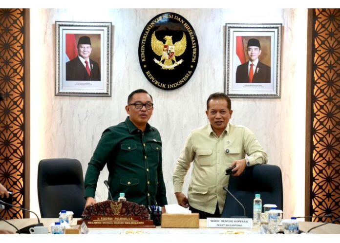 Wamenkop Ferry Juliantono dan Wamen Investasi dan Hilirisasi Todotua Pasaribu