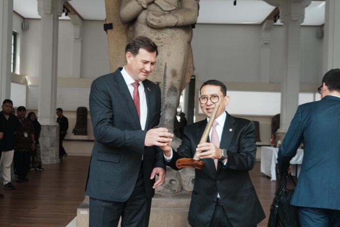Menteri Kebudayaan, Fadli Zon, menerima kunjungan kehormatan perwakilan delegasi Republik Belarus, di Museum Nasional Indonesia, Jakarta, pada Rabu (6/7). [astakom]