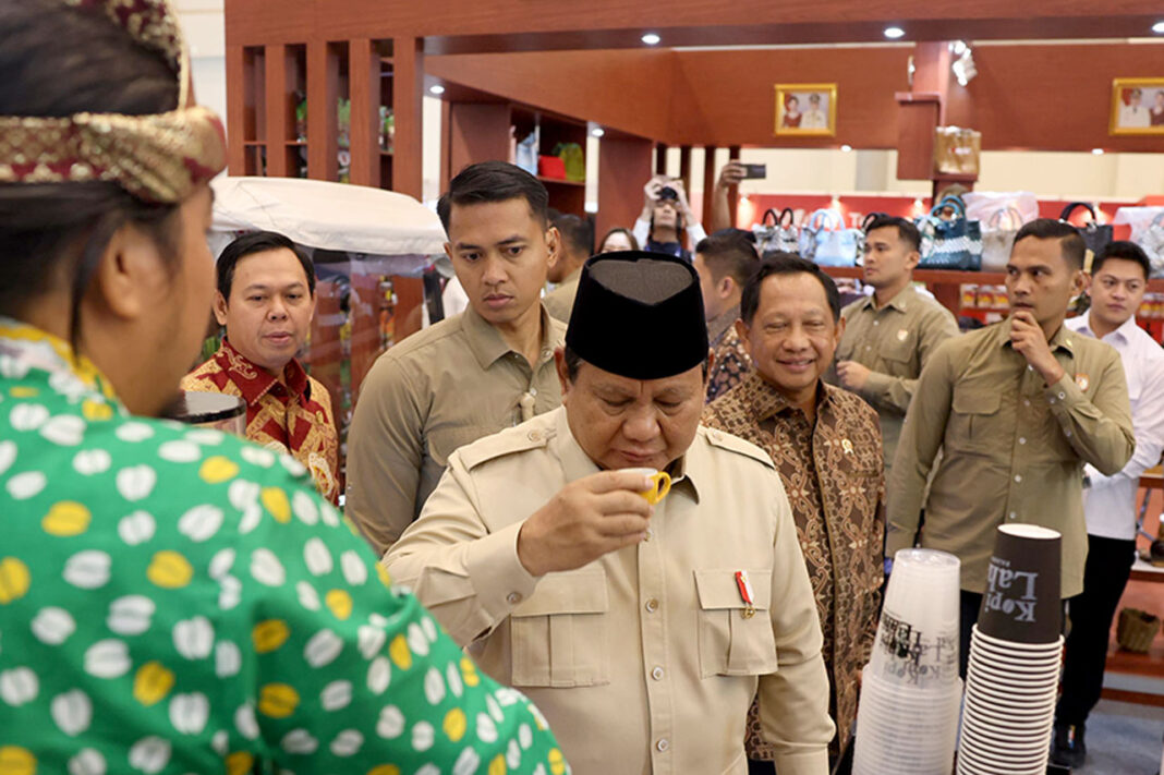 Presiden Prabowo Subianto meresmikan pembukaan Asosiasi Pemerintah Kabupaten Seluruh Indonesia (APKASI) Otonomi Expo 2025, di ICE BSD, Tangerang, Banten, Kamis (28/8).