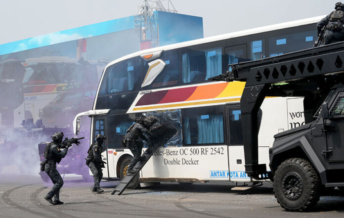 Gladi bersih Upacara Gelar Pasukan Operasional dan Kehormatan Militer, di Pusdiklatpassus, Batujajar, Bandung, Jawa Barat, Jumat (8/8).[astakom/Puspen TNI]