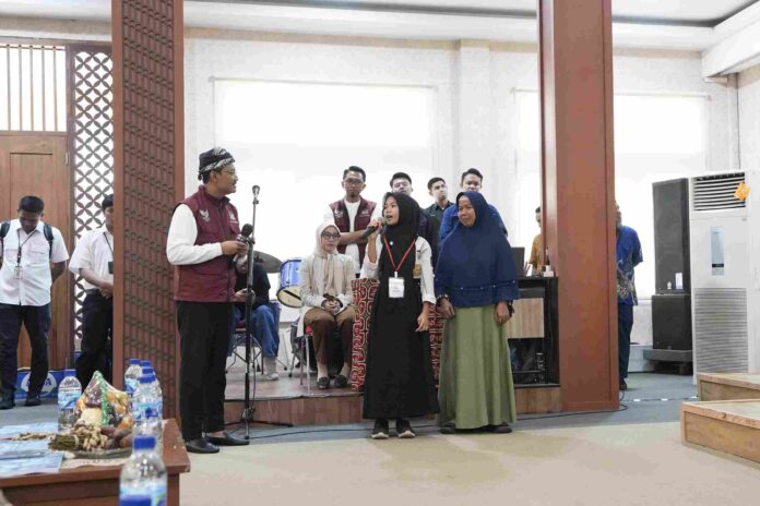 Menteri Sosial Saifullah Yusuf (Gus Ipul) saat membuka MPLS di SRMA 34 Kabupaten Lebak, Banten, Jum'at (1/8). [astakom / Kemensos]