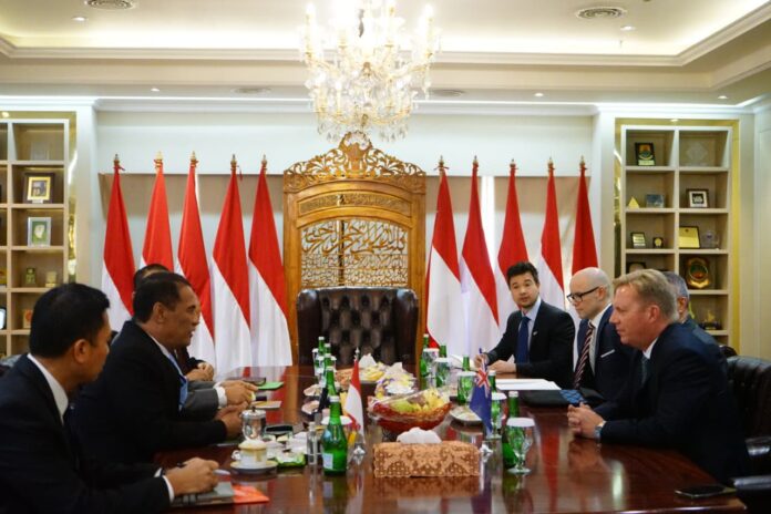 Menteri Pertanian (Mentan) Republik Indonesia Andi Amran Sulaiman, menerima kunjungan kehormatan dari Menteri Pertanian, Perdagangan, Investasi, dan Kehutanan Selandia Baru, Todd McClay, di kantor pusat Kementerian Pertanian, Jakarta, Kamis (7/8).