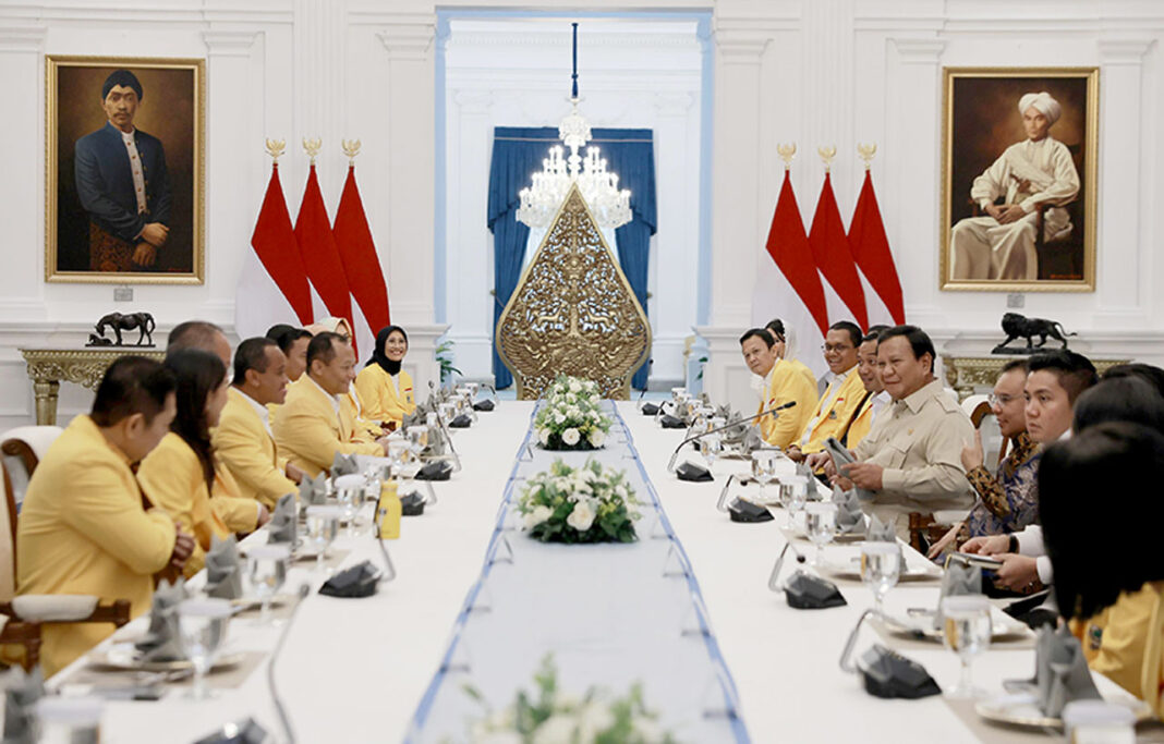 Dewan Pengurus Pusat (DPP) Partai Golkar, menyambangi Istana Kepresidenan, di Jakarta, Rabu (27/8).